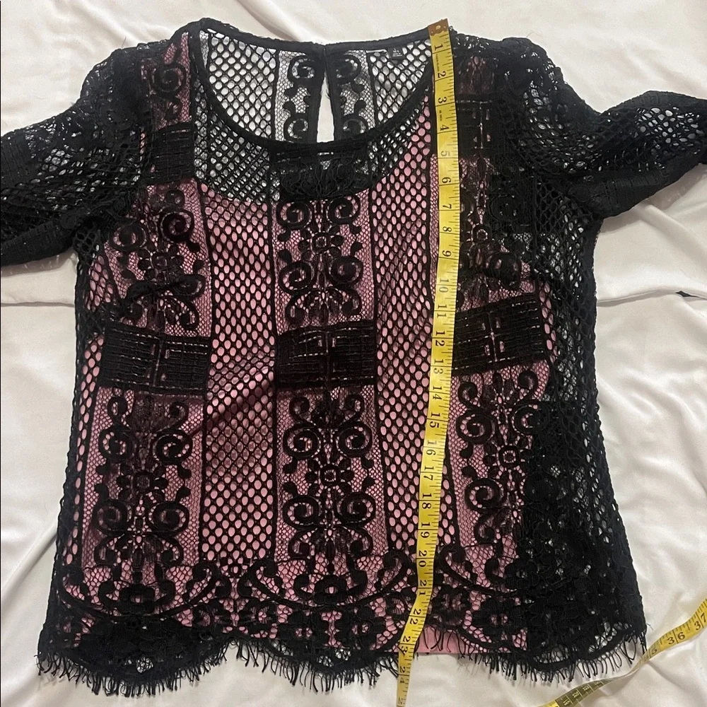 Nicole Miller Black Lace Top with Pink Underlay – Size L (Regular) - Picture 15 of 16